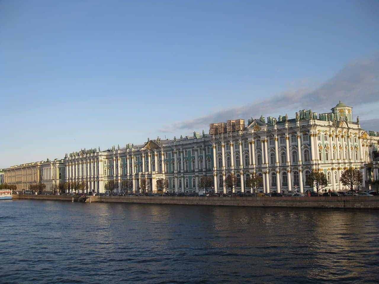 Conocer el Terraplén del Palacio en San Petersburgo; Visitar el Terraplén del Palacio en San Petersburgo; Recorrer el Terraplén del Palacio en San Petersburgo