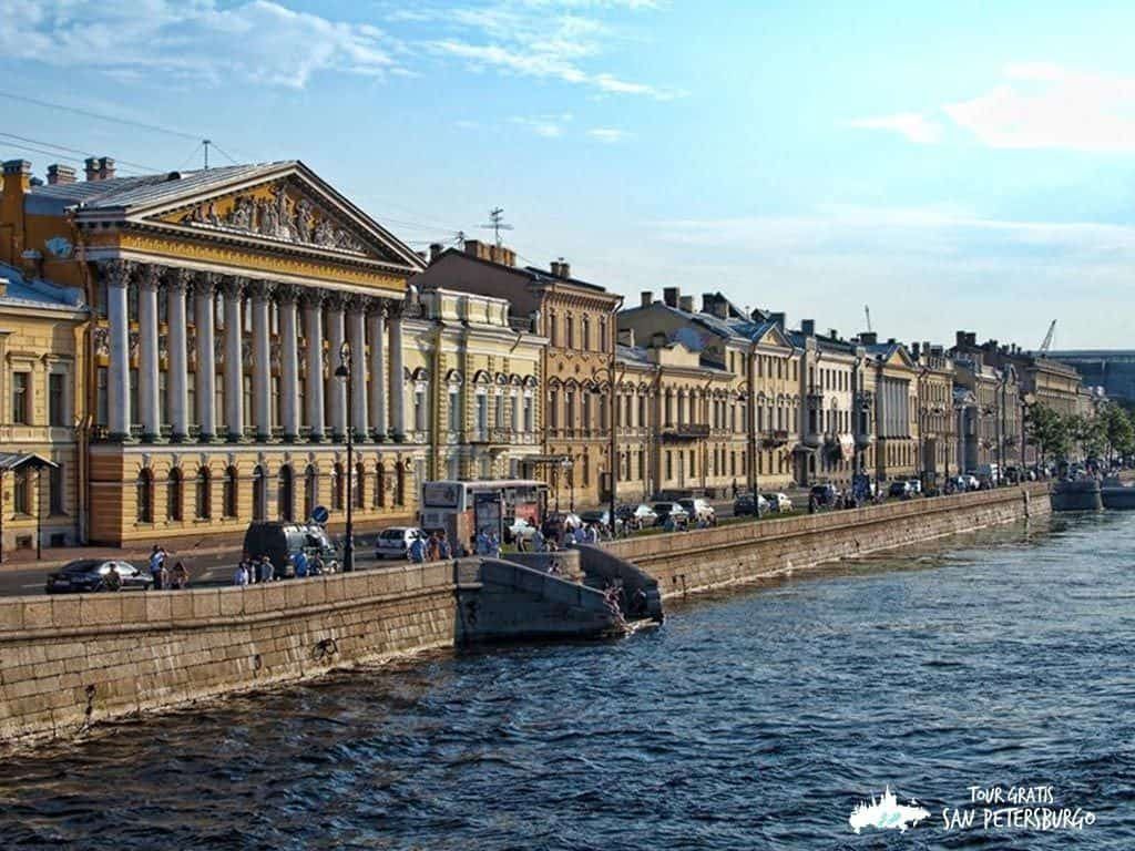 Visita el Terraplén en San Petersburgo