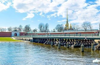Visitar las Puertas de Neva en San Petersburgo