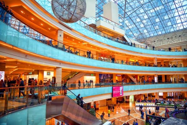 El Centro Comercial “AFIMOLL” y la Exposición “Titanic”
